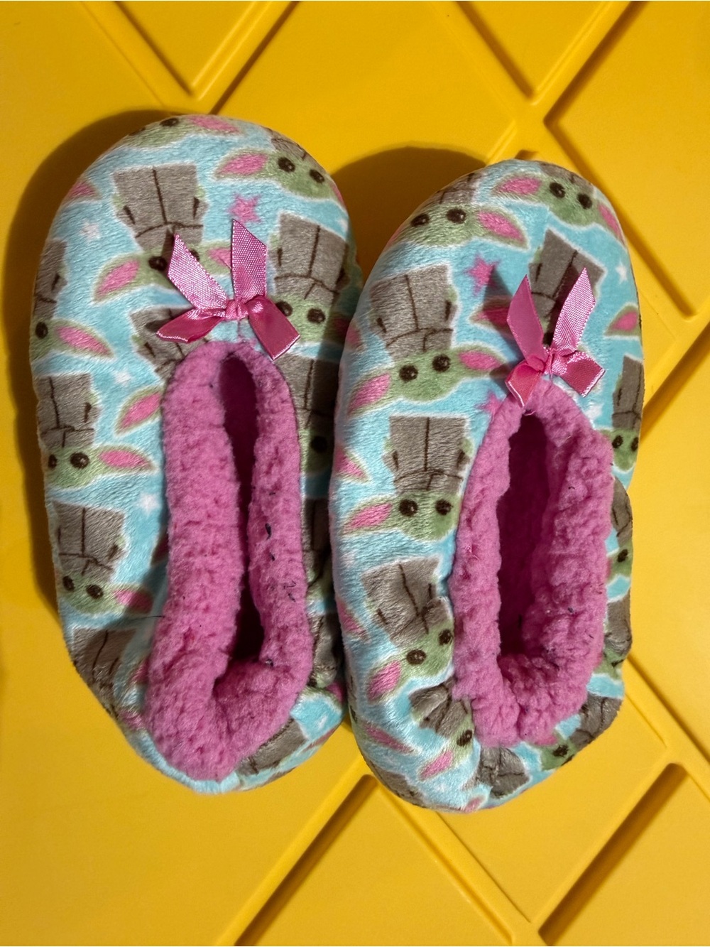Girls Pink Lined Plush Slippers with Yoda Print